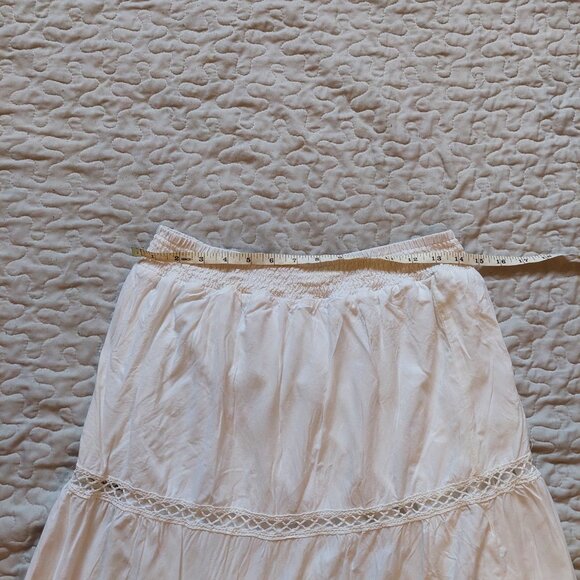 Long white boho skirt with lace details - Picture 3 of 4